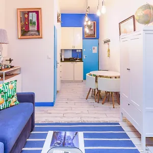 Apartment Studio Travel 24m2, 120m Vieux-port ,clim , Wifi ,acces Autonome Avec Code, Marseilles